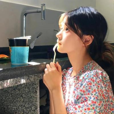 死后才知歌坛天后暗恋我十年